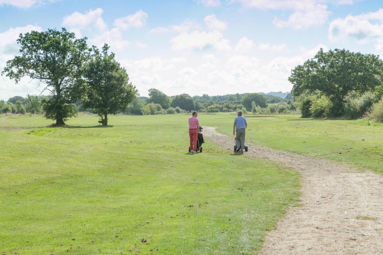 The Wiltshire Hotel, Golf And Leisure Resort Swindon Esterno foto