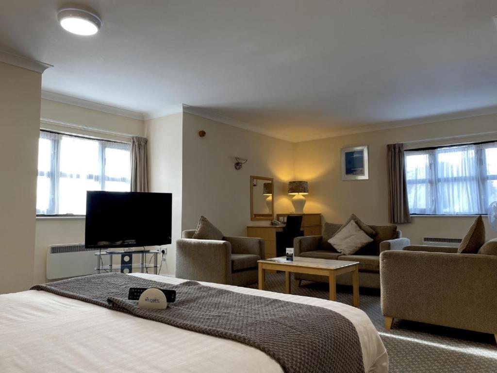 The Wiltshire Hotel, Golf And Leisure Resort Swindon Esterno foto