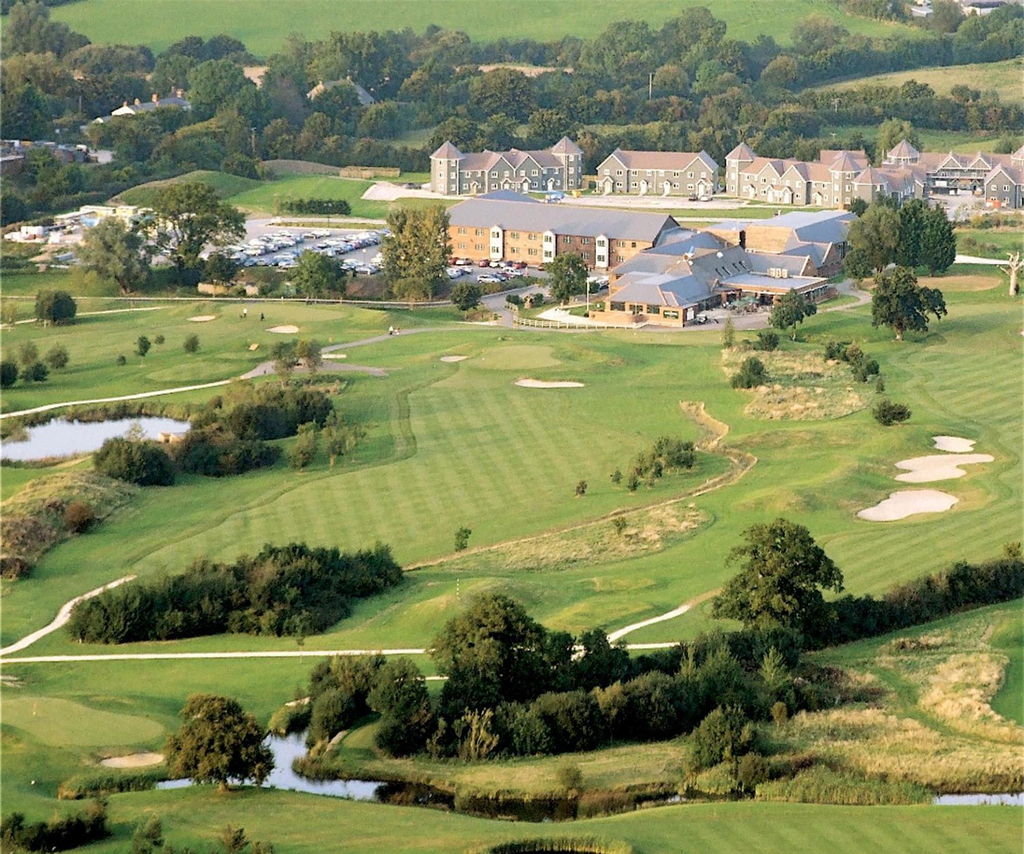 The Wiltshire Hotel, Golf And Leisure Resort Swindon Esterno foto